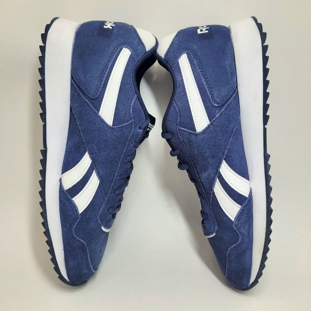 Reebok Classic Suede Sneakers in Navy and White, EUC, Men's size 7